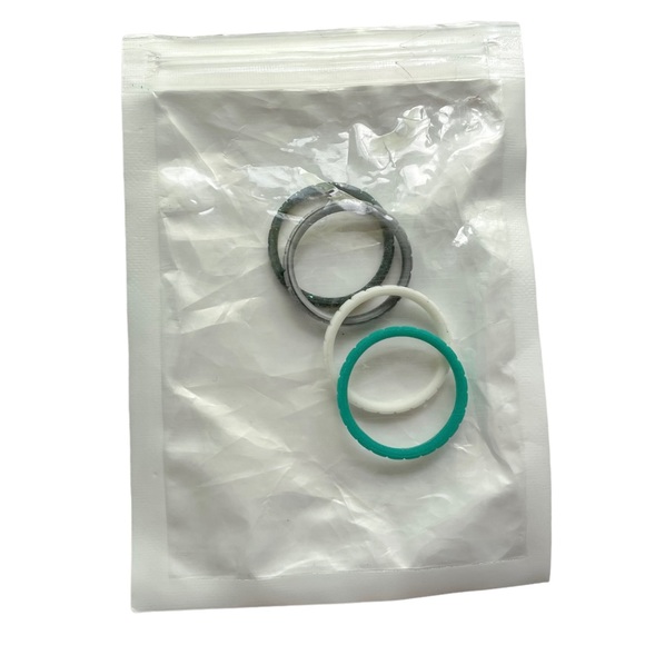 NEW - 4 Women’s Thin Silicone Stackable Rings / Bands Size 10 ROQ - Picture 1 of 8